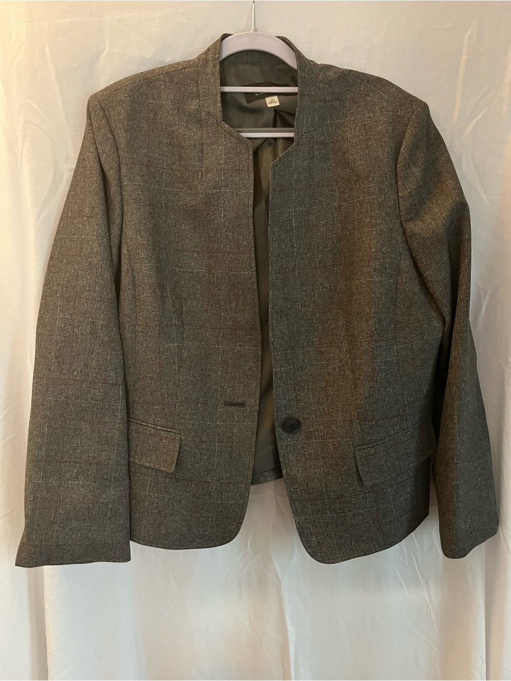 Evan Picone Gray Plaid Jacket with Subtle Red Windowpane
